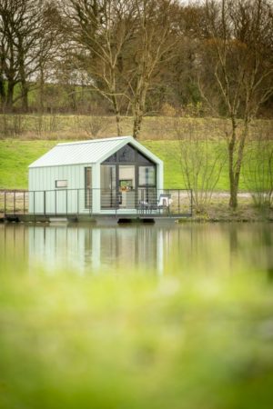 Floating lodge with private fishing in Devon